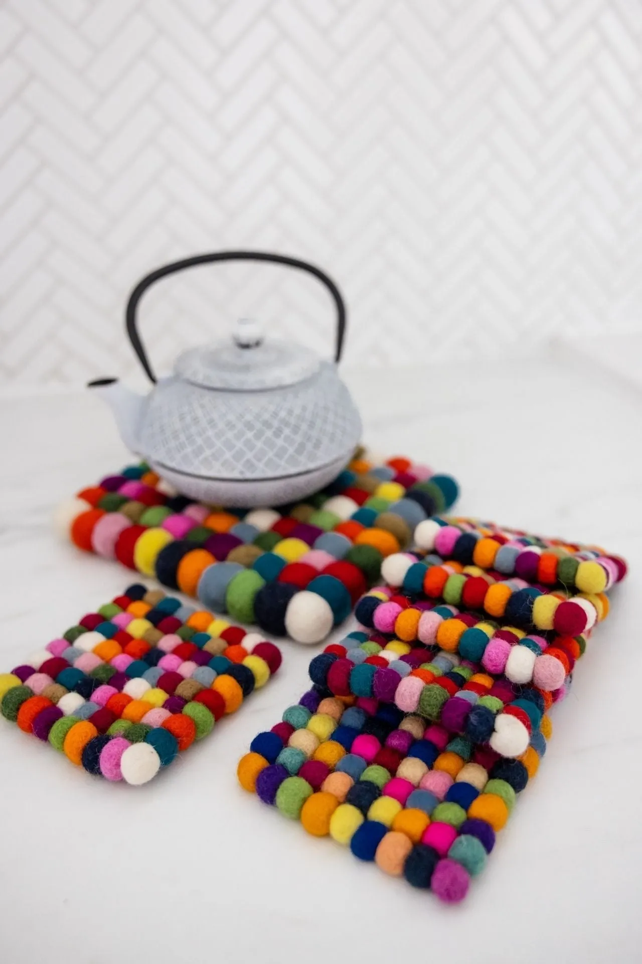 Felt Ball Set - Trivet   6 Coasters (Multicolour)
