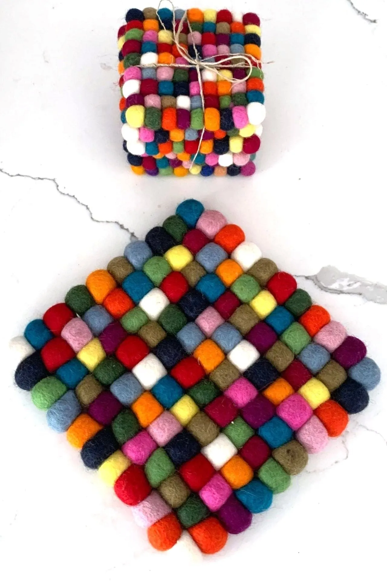 Felt Ball Set - Trivet   6 Coasters (Multicolour)