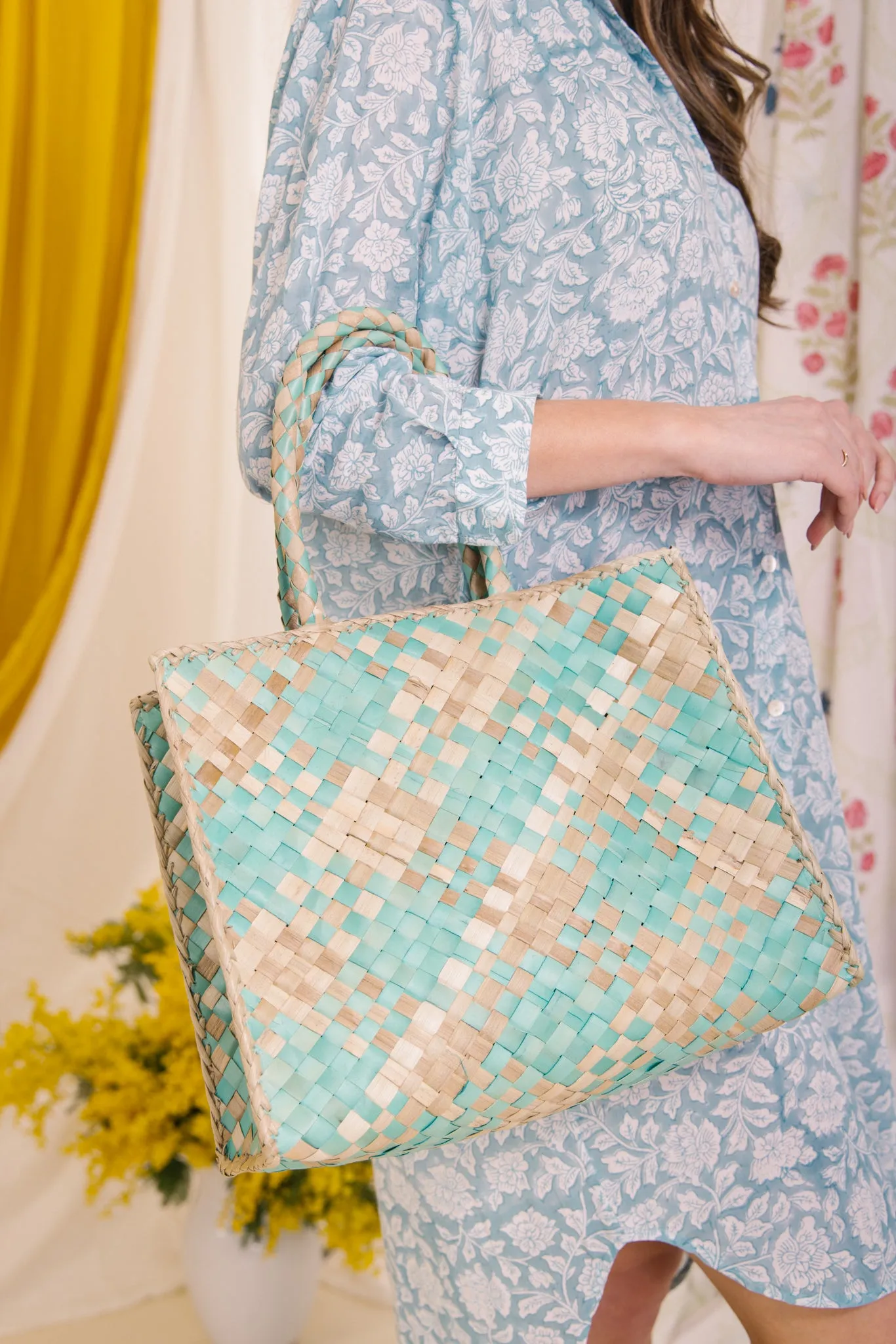 Raffia Retro Shopper in Aqua Candy