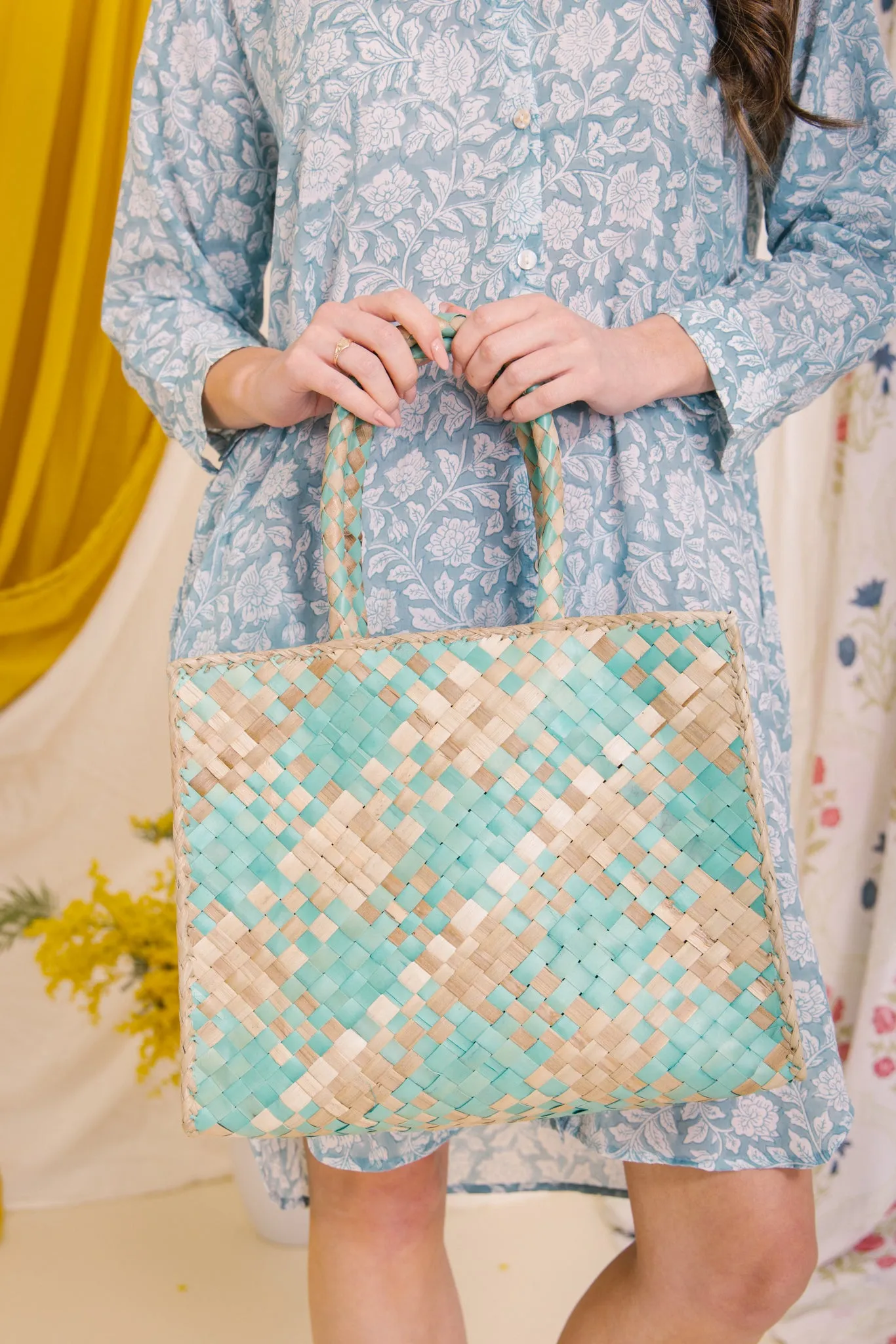 Raffia Retro Shopper in Aqua Candy